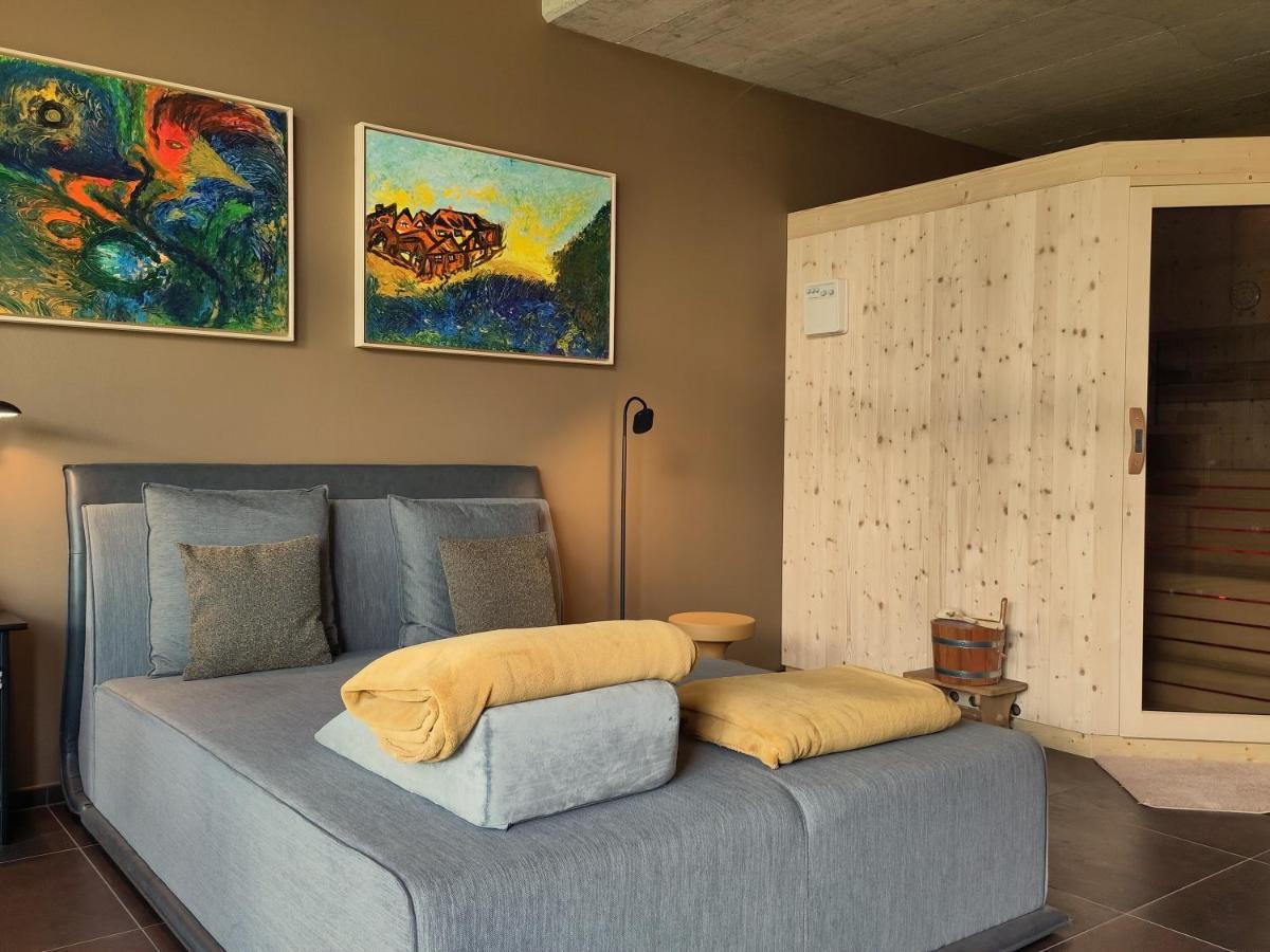 Apartment Das Eckige Cermes Esterno foto