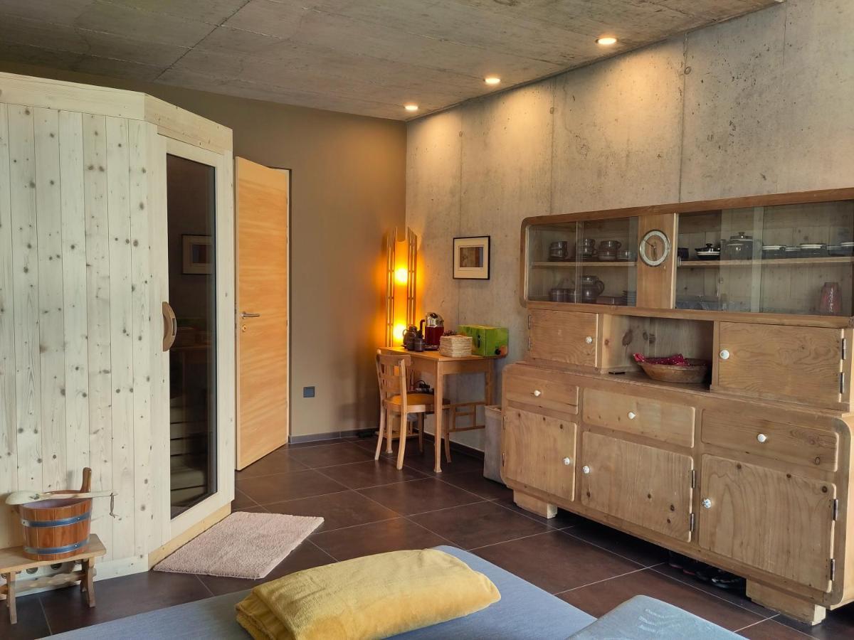 Apartment Das Eckige Cermes Esterno foto